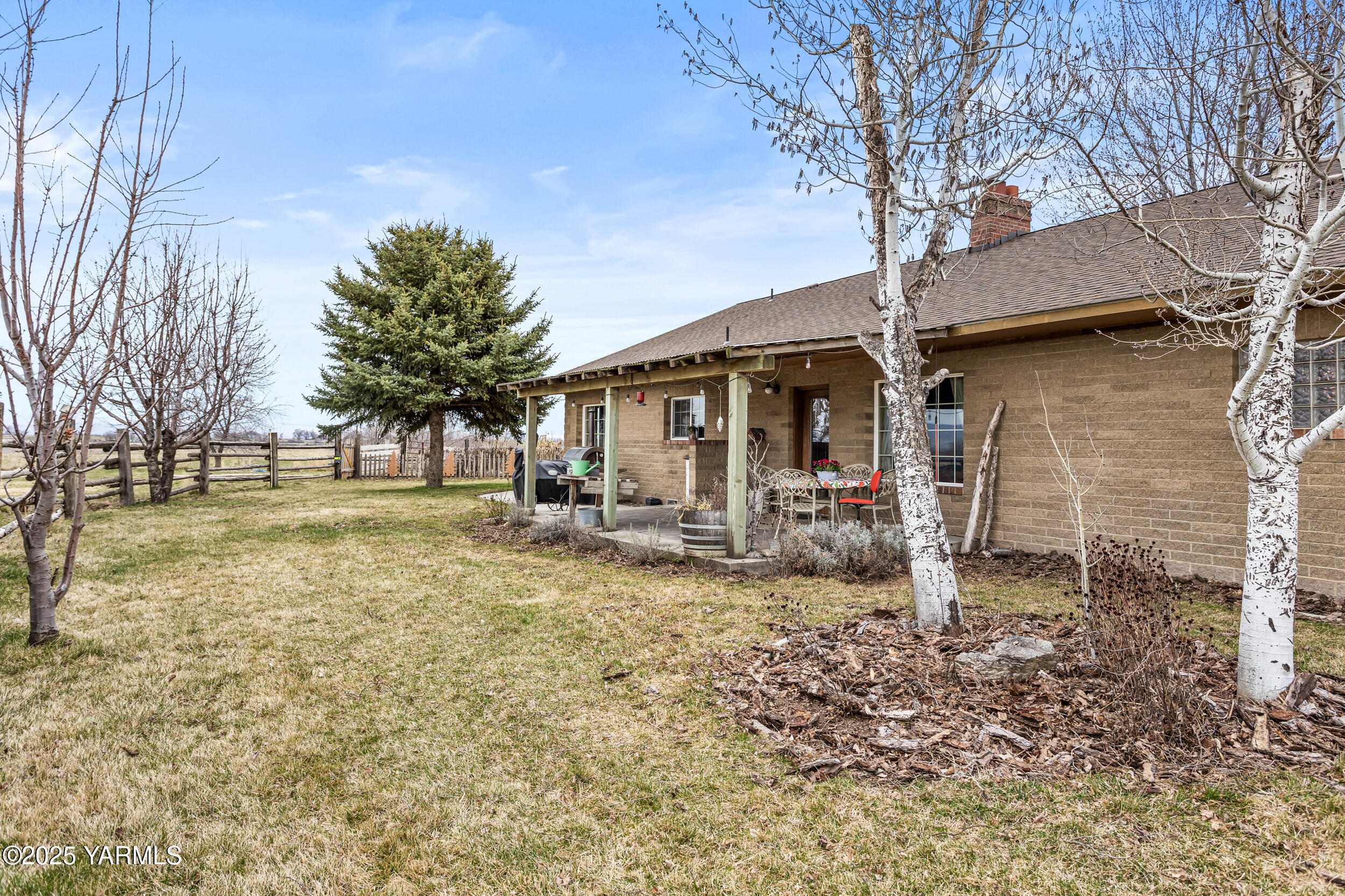 12004 Branch Road Harrah, WA 98933 - Photo 46 of 71 a view of a house with a yard and trees