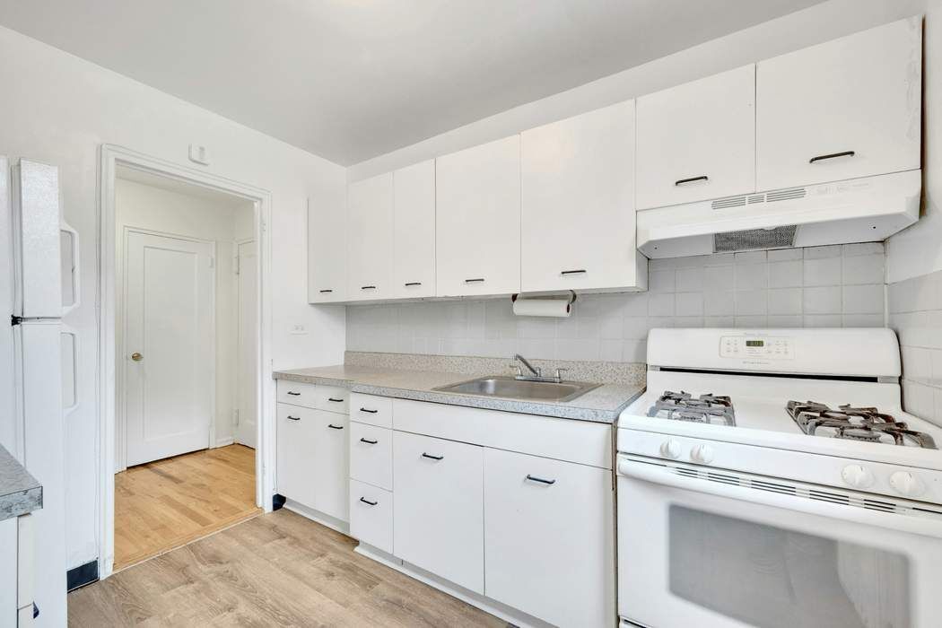 5610 Netherland Avenue, Unit 1G Bronx, NY 10471 - Photo 4 of 37 Gallery Image 4