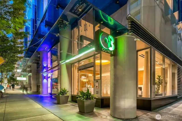 $1,095,000 | 737 Olive Way, Unit 2905, Seattle, WA 98101