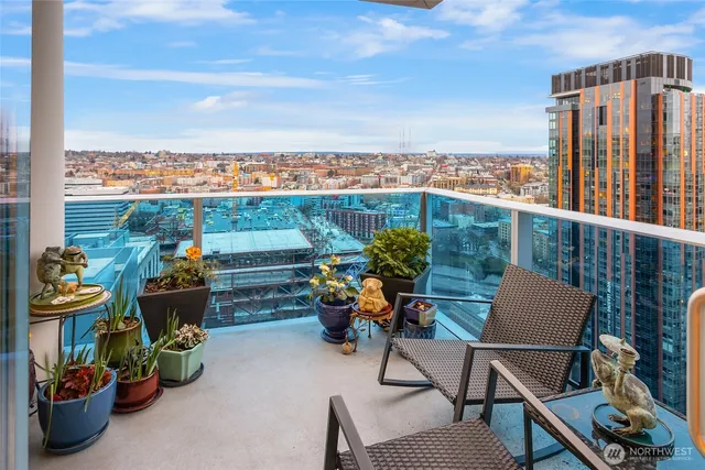 $1,095,000 | 737 Olive Way, Unit 2905, Seattle, WA 98101