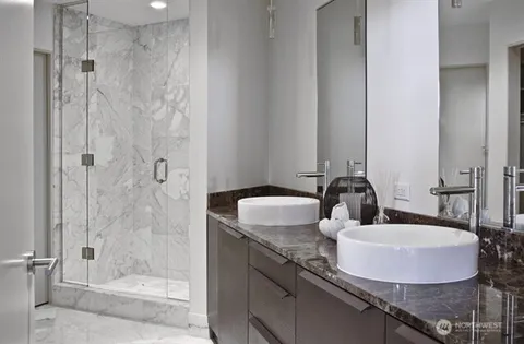 $999,000 | 737 Olive Way, Unit 2905, Seattle, WA 98101