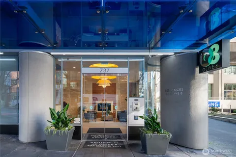 $999,000 | 737 Olive Way, Unit 2905, Seattle, WA 98101