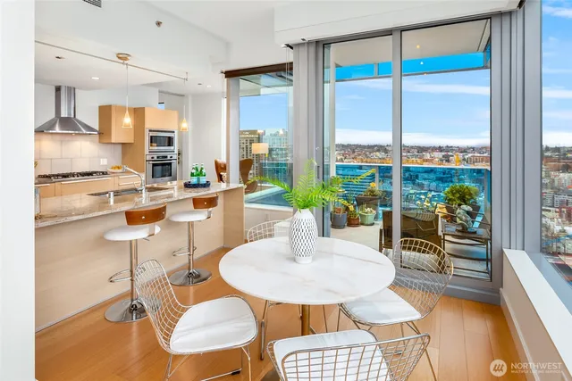 $1,095,000 | 737 Olive Way, Unit 2905, Seattle, WA 98101