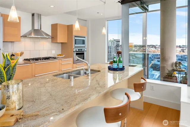 $1,095,000 | 737 Olive Way, Unit 2905, Seattle, WA 98101