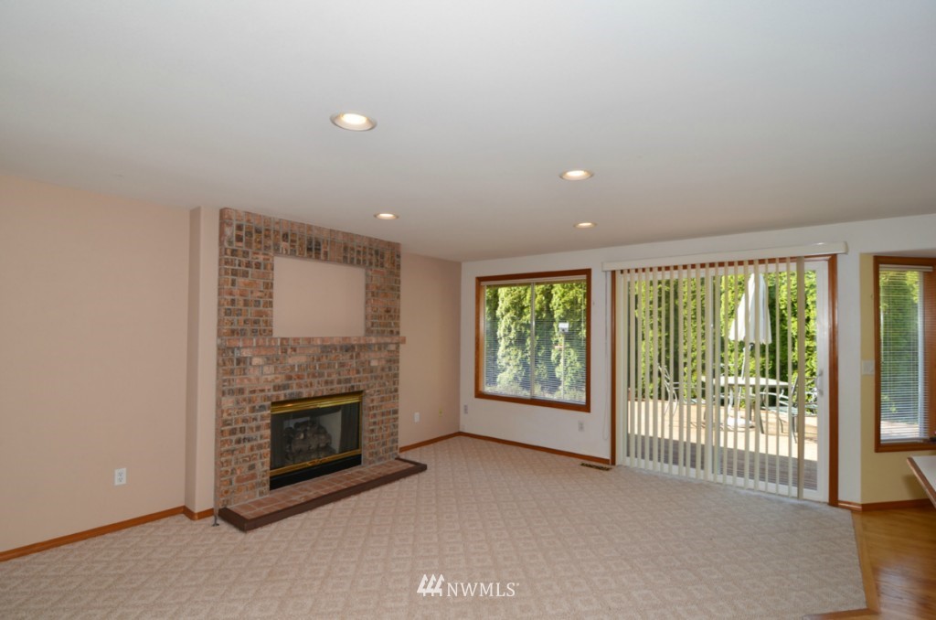 8909 Northeast 151st Place Bothell, WA 98011 - Photo 8 of 15 Gallery Image 8