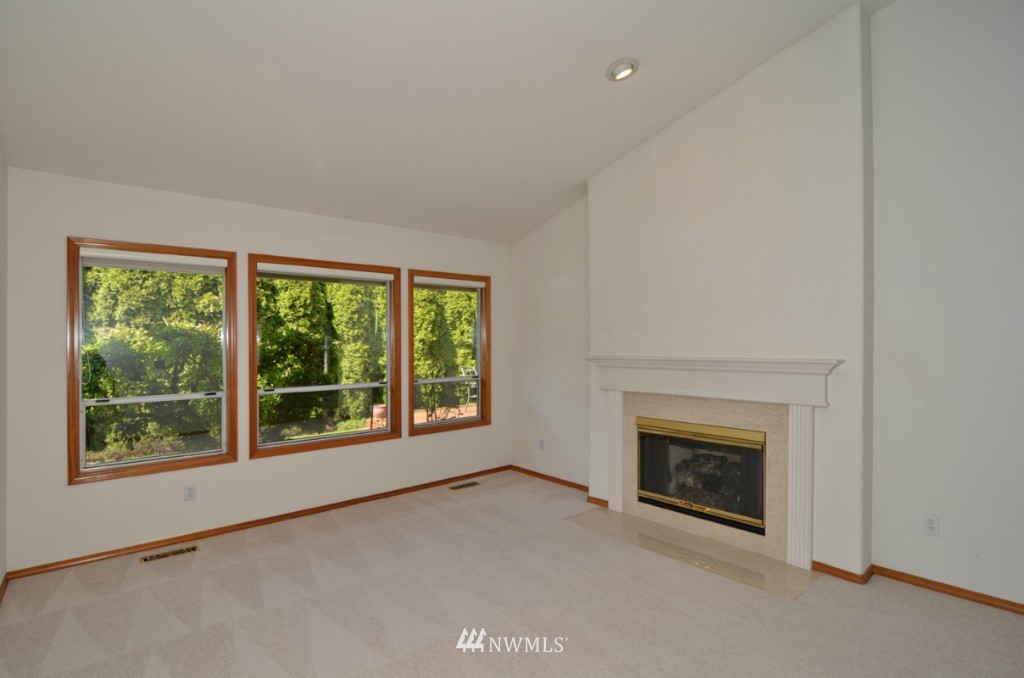 8909 Northeast 151st Place Bothell, WA 98011 - Photo 9 of 15 Gallery Image 9