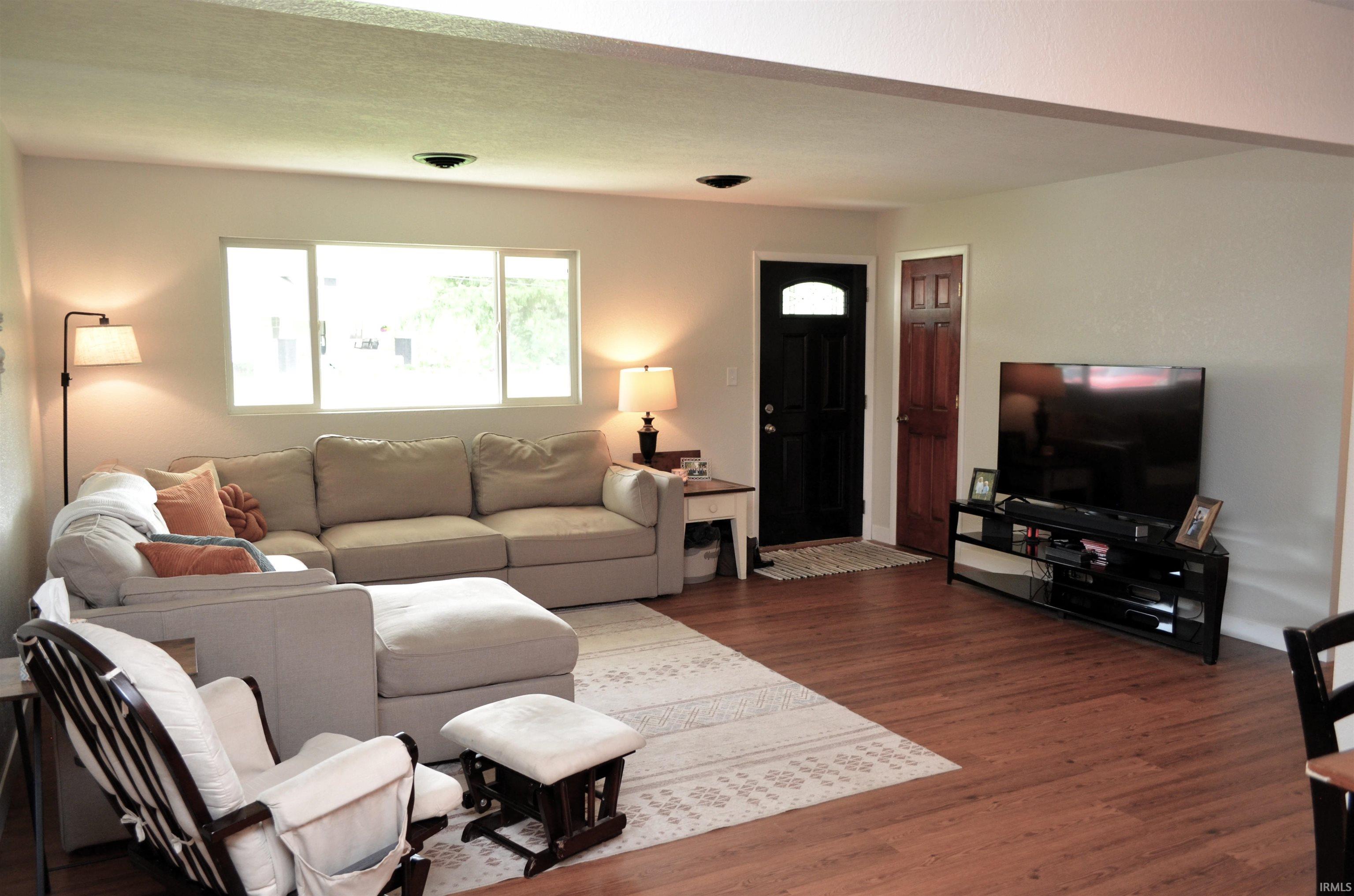 5641 Leesburg Road Fort Wayne, IN 46818 - Photo 3 of 24 Gallery Image 3