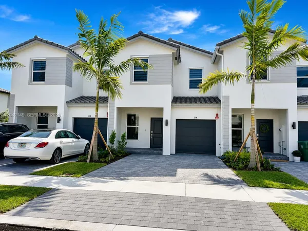$3,500 | 114 Southwest 184th Avenue, Unit 114, Pembroke Pines, FL 33029