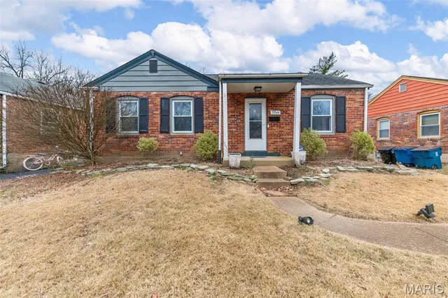 $290,000 | 7044 Holly Hills Avenue, St. Louis, MO 63123