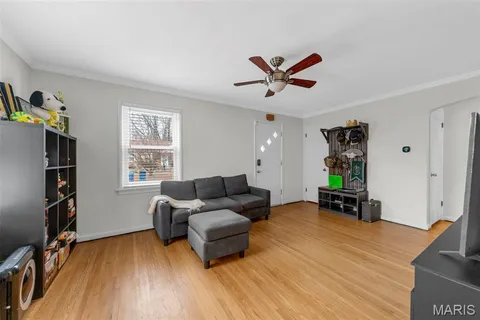 $290,000 | 7044 Holly Hills Avenue, St. Louis, MO 63123