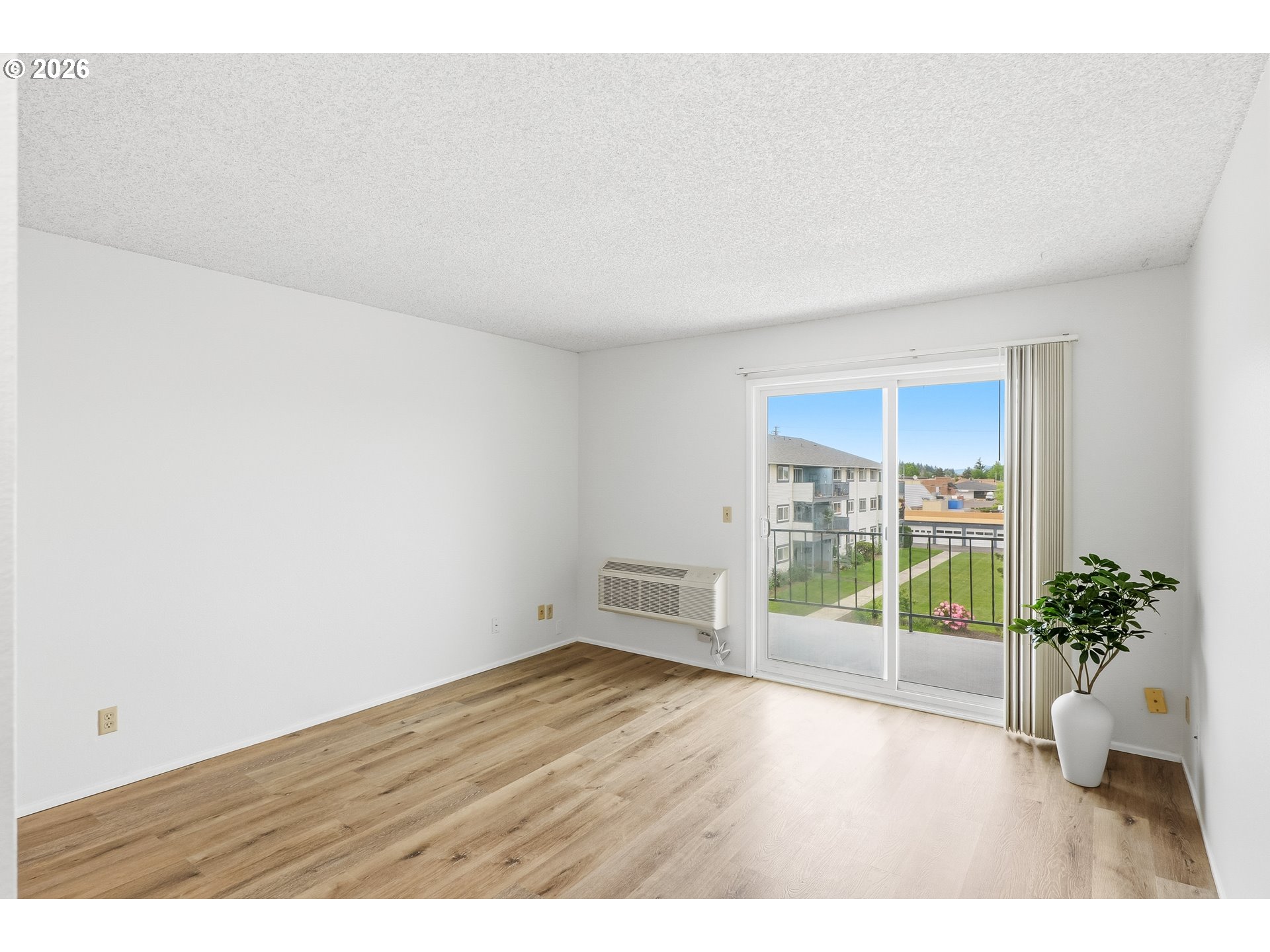 950 Evergreen Road, Unit 318 Woodburn, OR 97071 - Photo 6 of 22