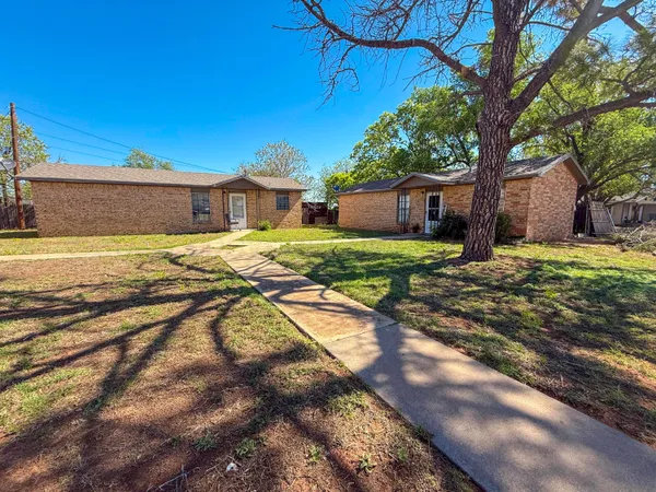 $225,000 | 207 Ave E Northeast, Childress, TX 79201