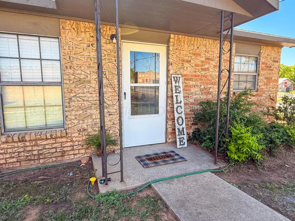 $225,000 | 207 Ave E Northeast, Childress, TX 79201