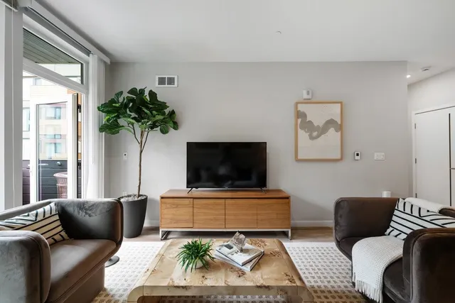 $324,900 | 260 Brooklyn Basin Way, Unit 409, Oakland, CA 94606