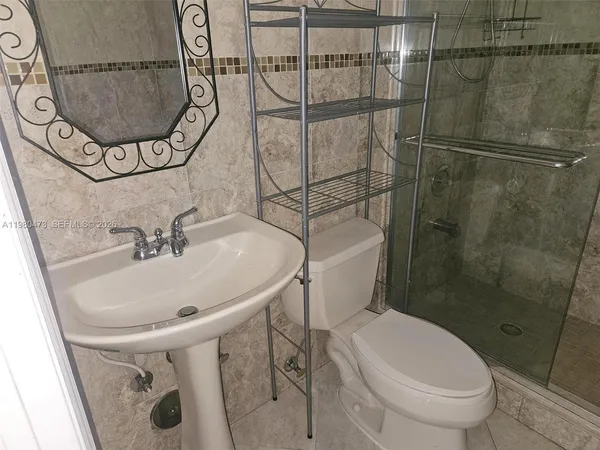 $2,400 | 6425 West 27th Court, Unit 1046, Hialeah, FL 33016