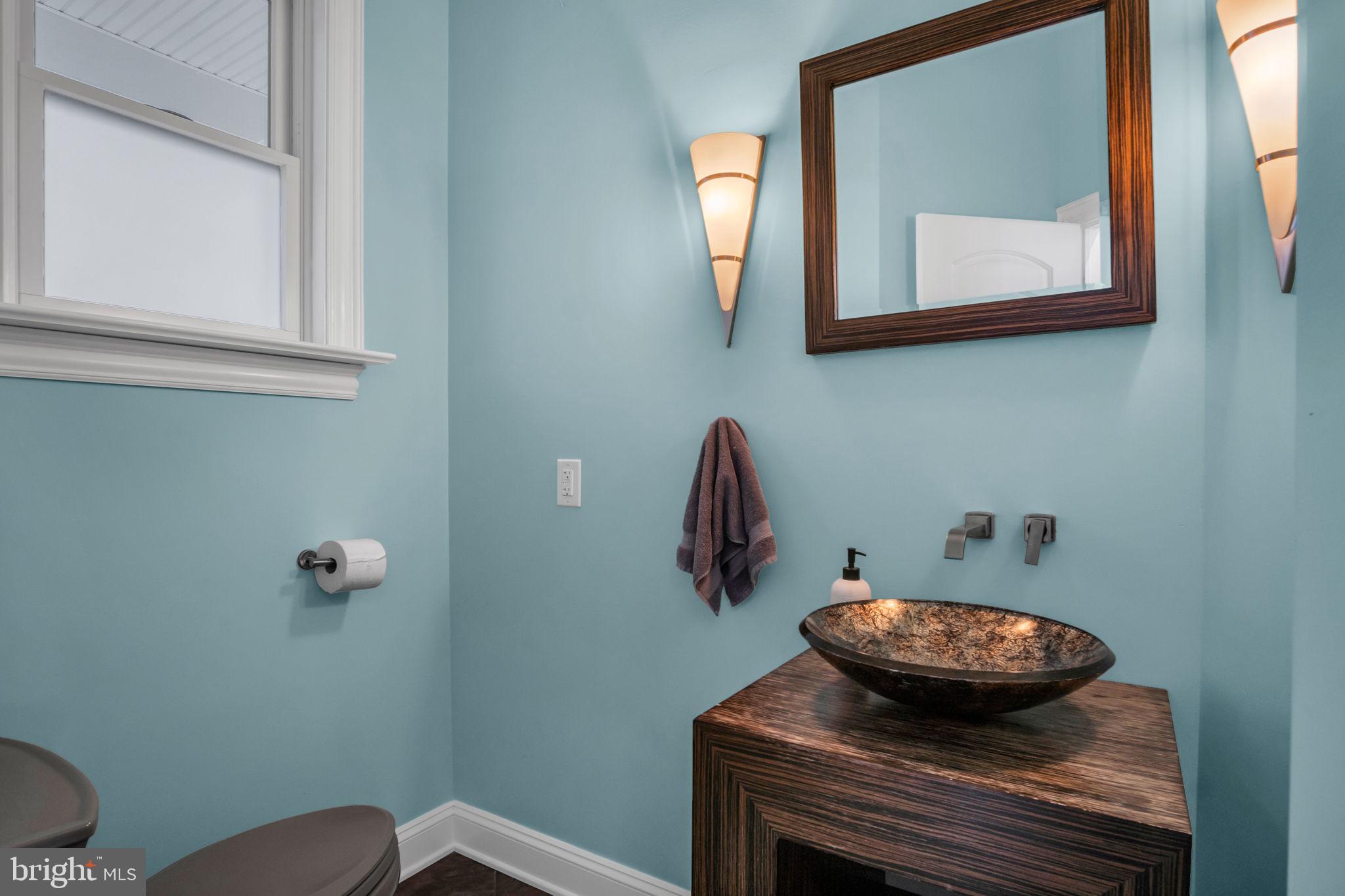 297 Thorley Road New Cumberland, PA 17070 - Photo 31 of 99 a bathroom with a toilet and a mirror
