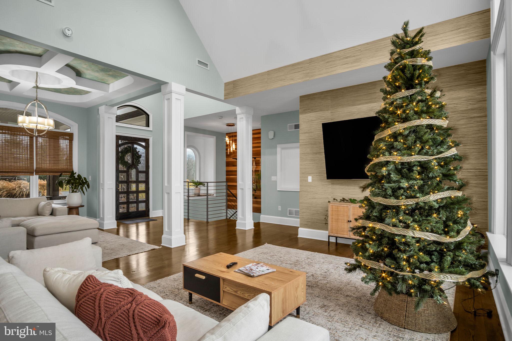 297 Thorley Road New Cumberland, PA 17070 - Photo 42 of 99 a living room with furniture and a potted plant