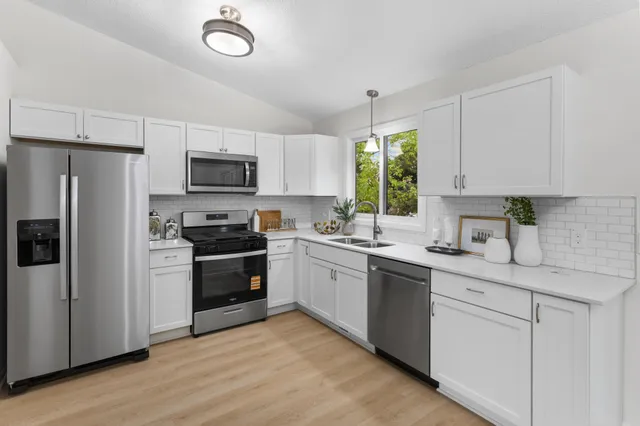 $399,900 | 1866 Bear Path Trail, Eagan, MN 55122