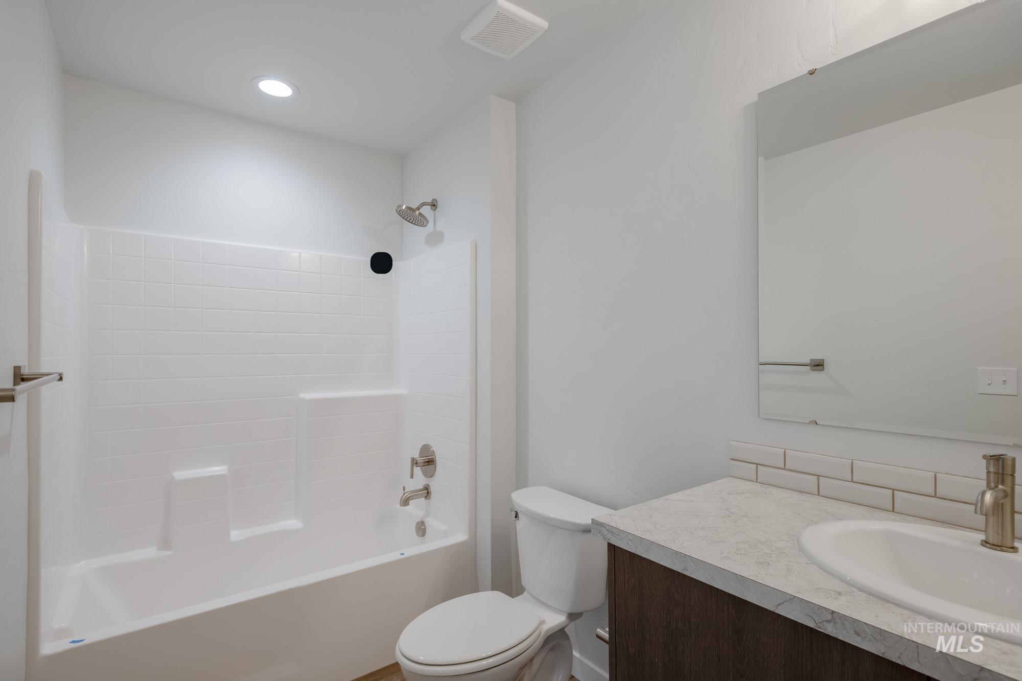 5304 Castleton Avenue Nampa, ID 83686 - Photo 21 of 25 Bathroom with shower / washtub combination and vanity