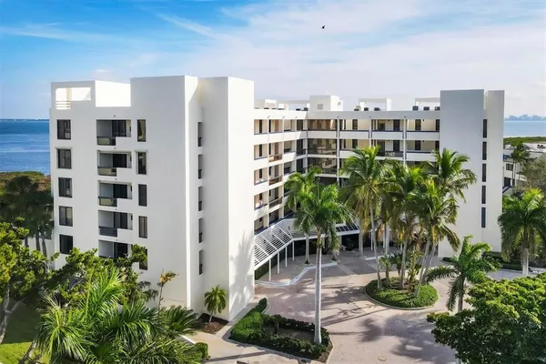 $7,000 | 1930 Harbourside Drive, Unit 134, Longboat Key, FL 34228