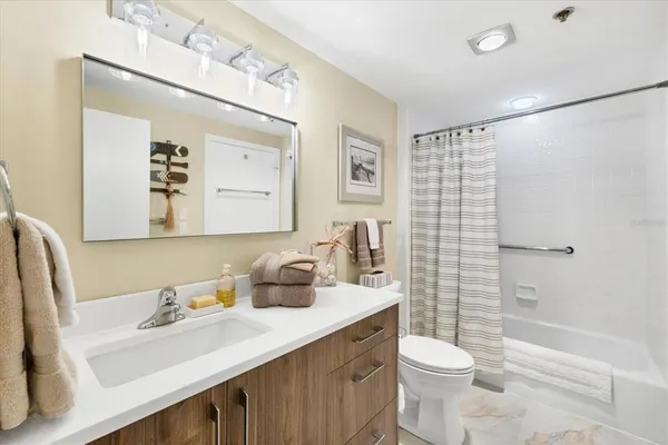 $7,000 | 1930 Harbourside Drive, Unit 134, Longboat Key, FL 34228