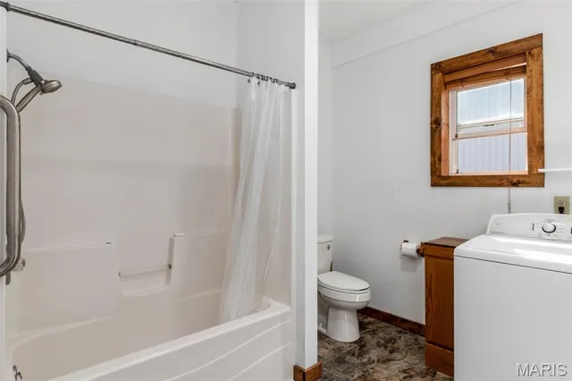 $265,000 | 33945 Holiday Hills Road, Richland, MO 65556