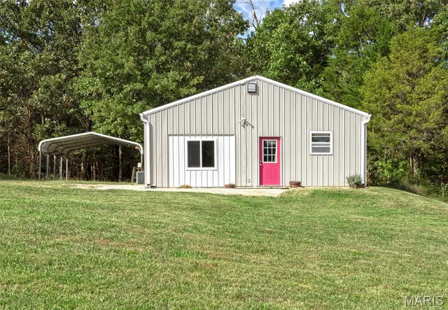 $265,000 | 33945 Holiday Hills Road, Richland, MO 65556