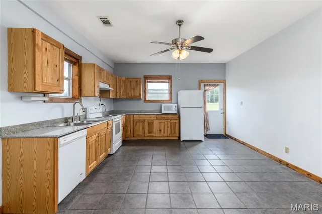 $265,000 | 33945 Holiday Hills Road, Richland, MO 65556