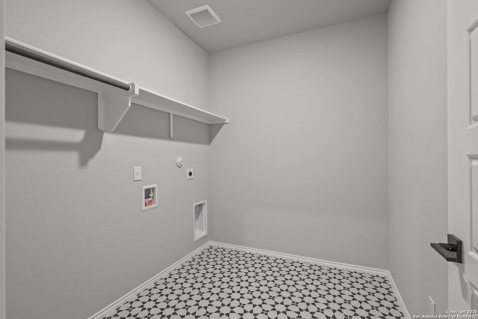 7015 Comanche Cave San Antonio, TX 78233 - Photo 15 of 34