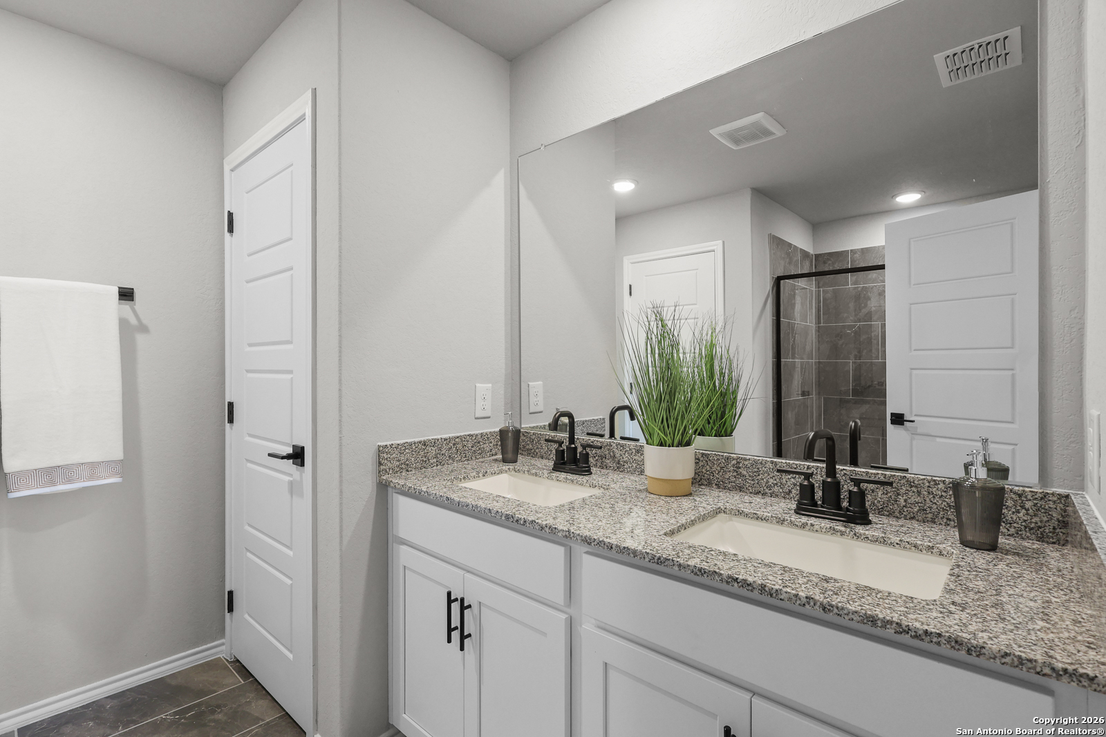 7015 Comanche Cave San Antonio, TX 78233 - Photo 26 of 34