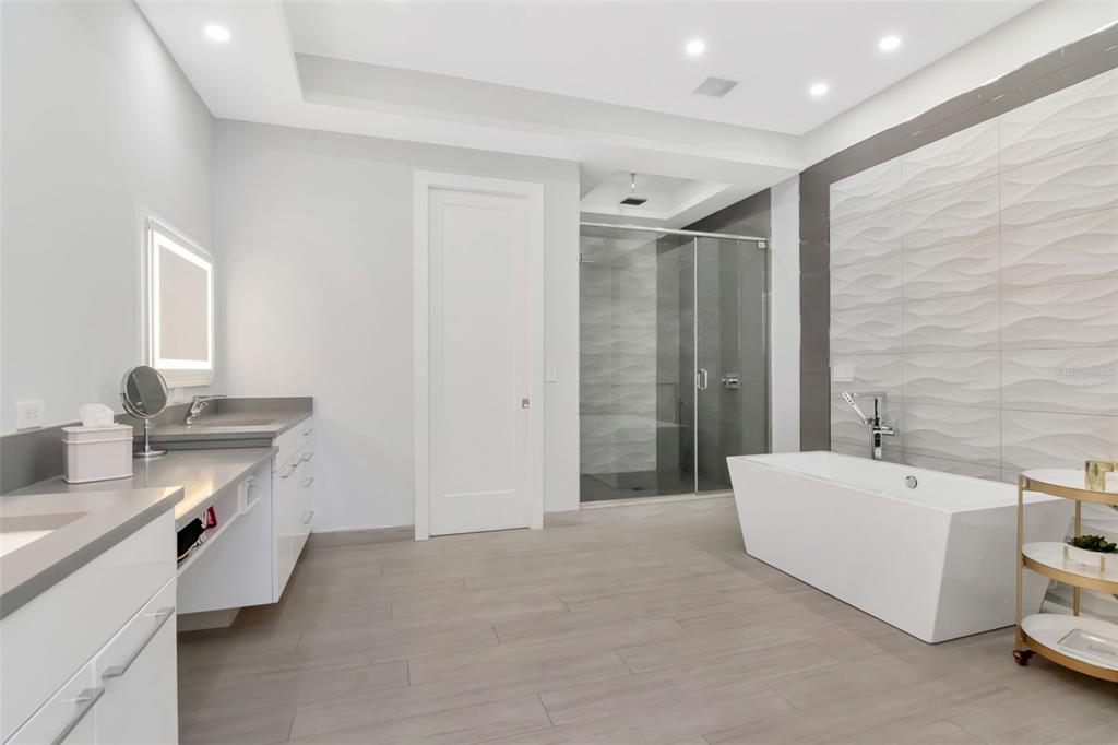 4936 West San Rafael Street Tampa, FL 33629 - Photo 21 of 42 a spacious bathroom with a tub sink and mirror