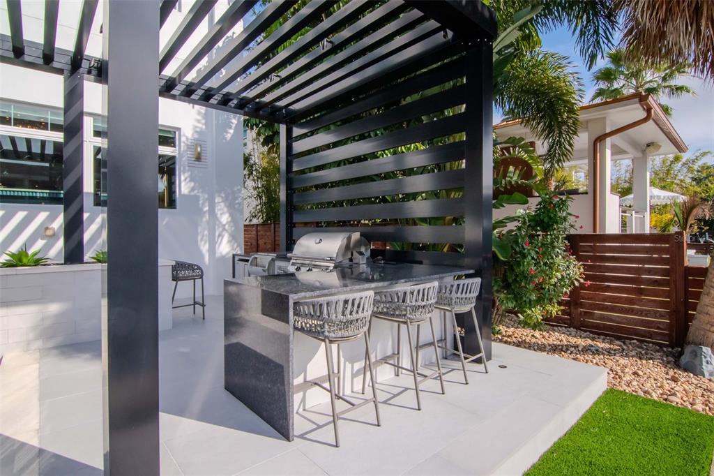 4936 West San Rafael Street Tampa, FL 33629 - Photo 40 of 42 a table and chairs in front of a building