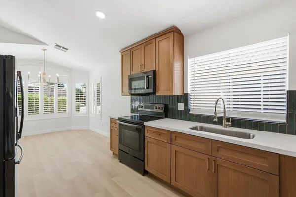 $2,500 | 2642 East Hartford Avenue, Phoenix, AZ 85032