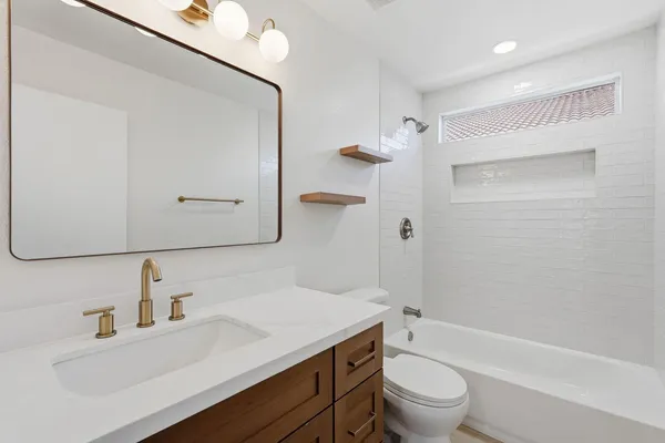 $2,500 | 2642 East Hartford Avenue, Phoenix, AZ 85032