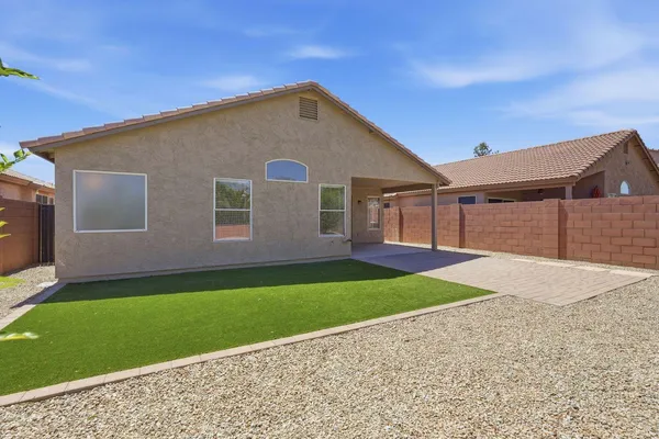 $2,500 | 2642 East Hartford Avenue, Phoenix, AZ 85032
