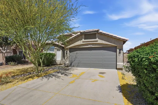 $2,500 | 2642 East Hartford Avenue, Phoenix, AZ 85032