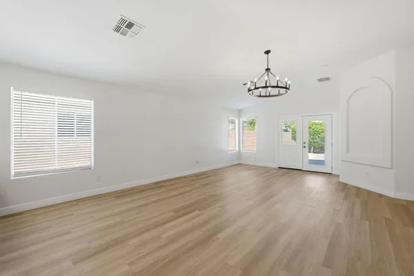 $2,500 | 2642 East Hartford Avenue, Phoenix, AZ 85032