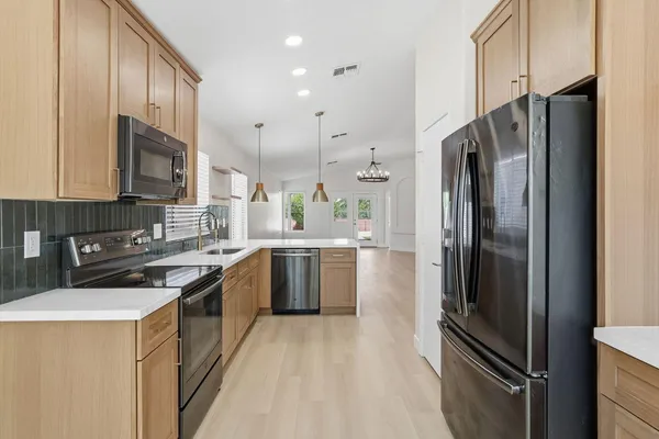 $2,500 | 2642 East Hartford Avenue, Phoenix, AZ 85032