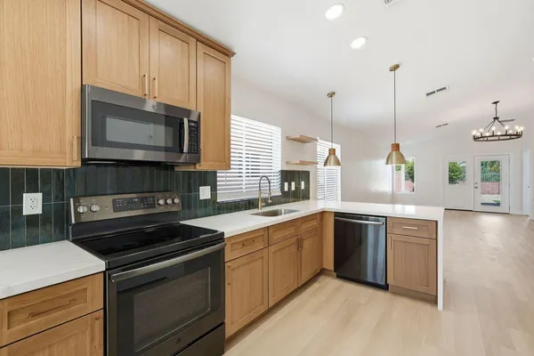 $2,500 | 2642 East Hartford Avenue, Phoenix, AZ 85032