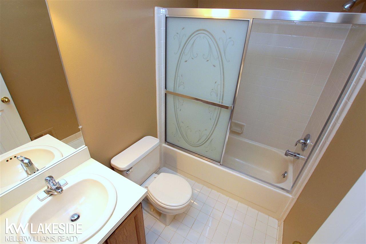 49536 Roxbury Court Utica, MI 48315 - Photo 18 of 20