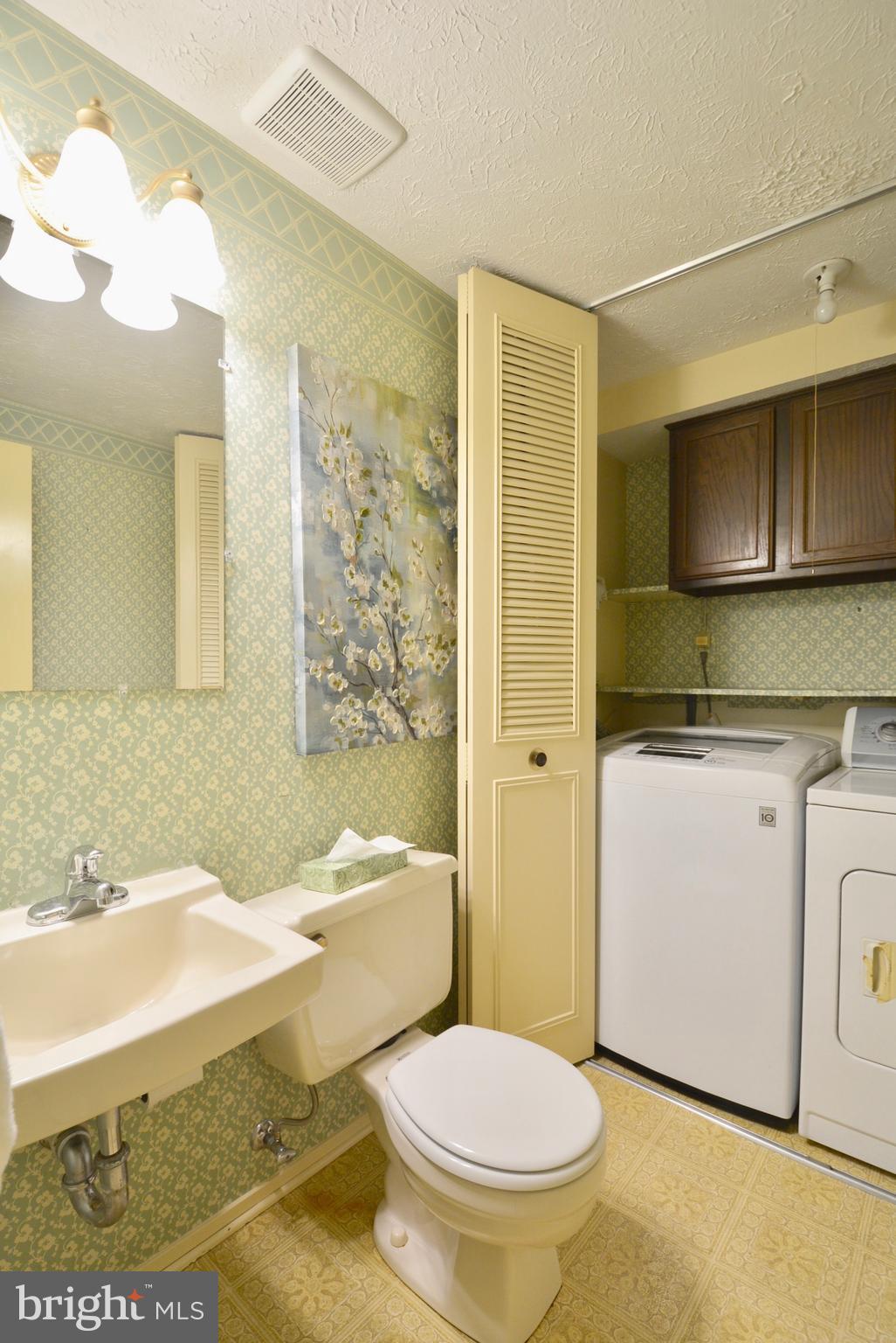 7728 Middle Valley Drive Springfield, VA 22153 - Photo 22 of 48 Laundry/Bathroom`