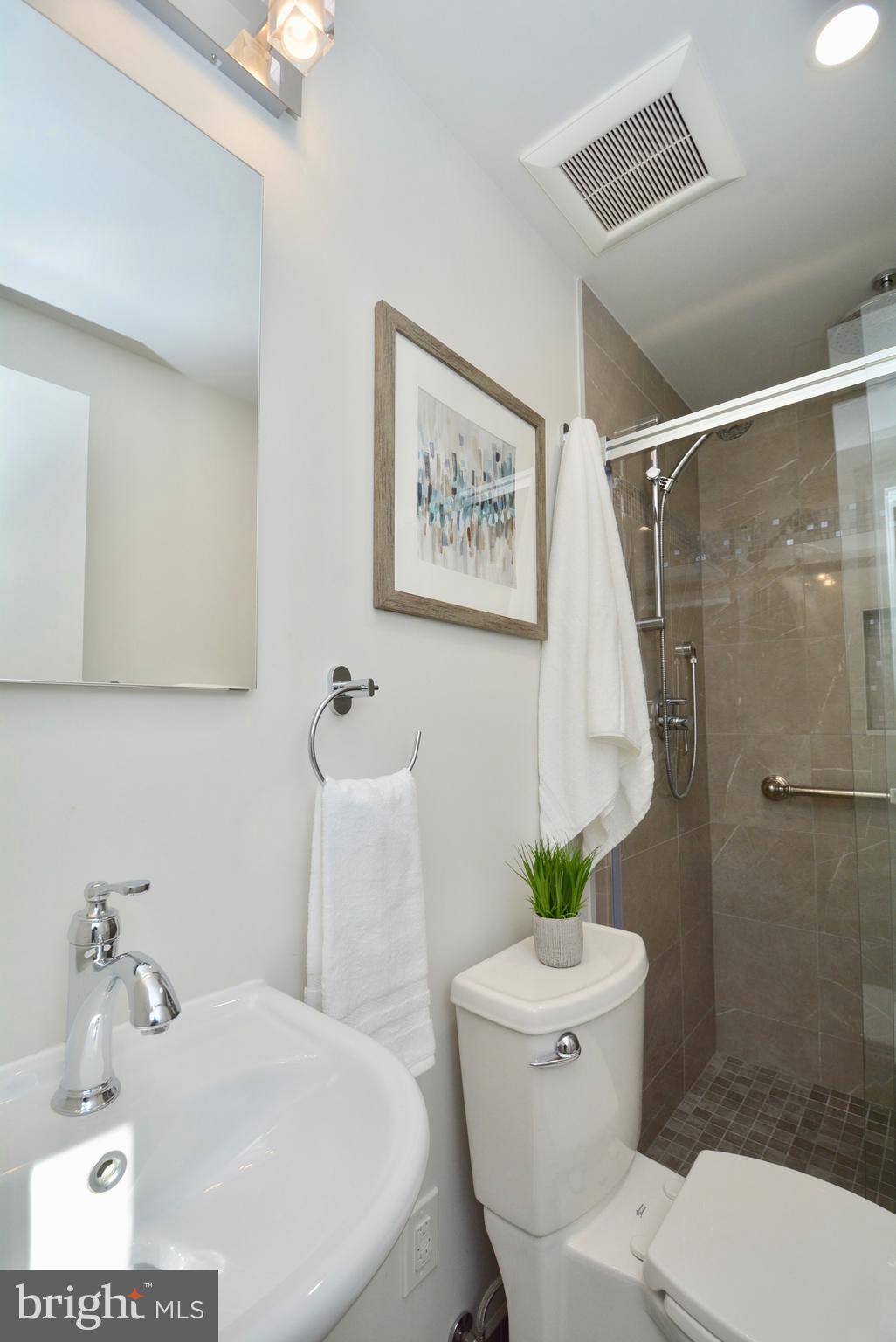 7728 Middle Valley Drive Springfield, VA 22153 - Photo 28 of 48 Bathroom