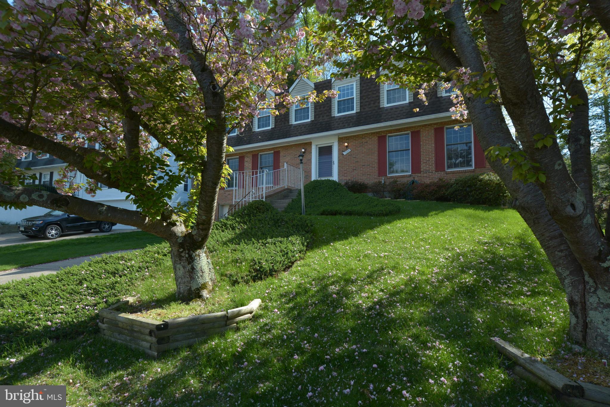 7728 Middle Valley Drive Springfield, VA 22153 - Photo 5 of 48 Front of home