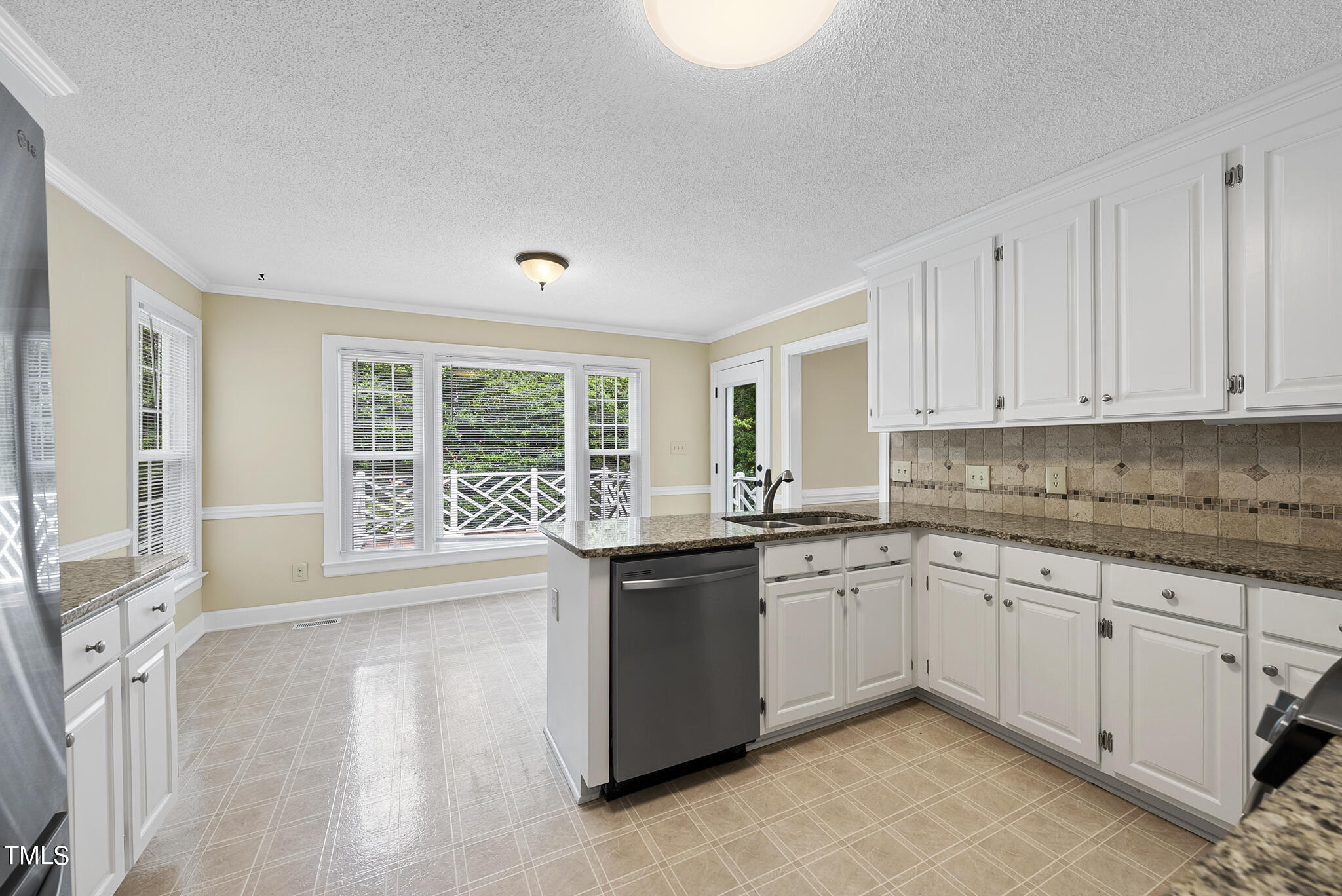 7608 Harborough Court Raleigh, NC 27613 - Photo 6 of 27 Kitchen