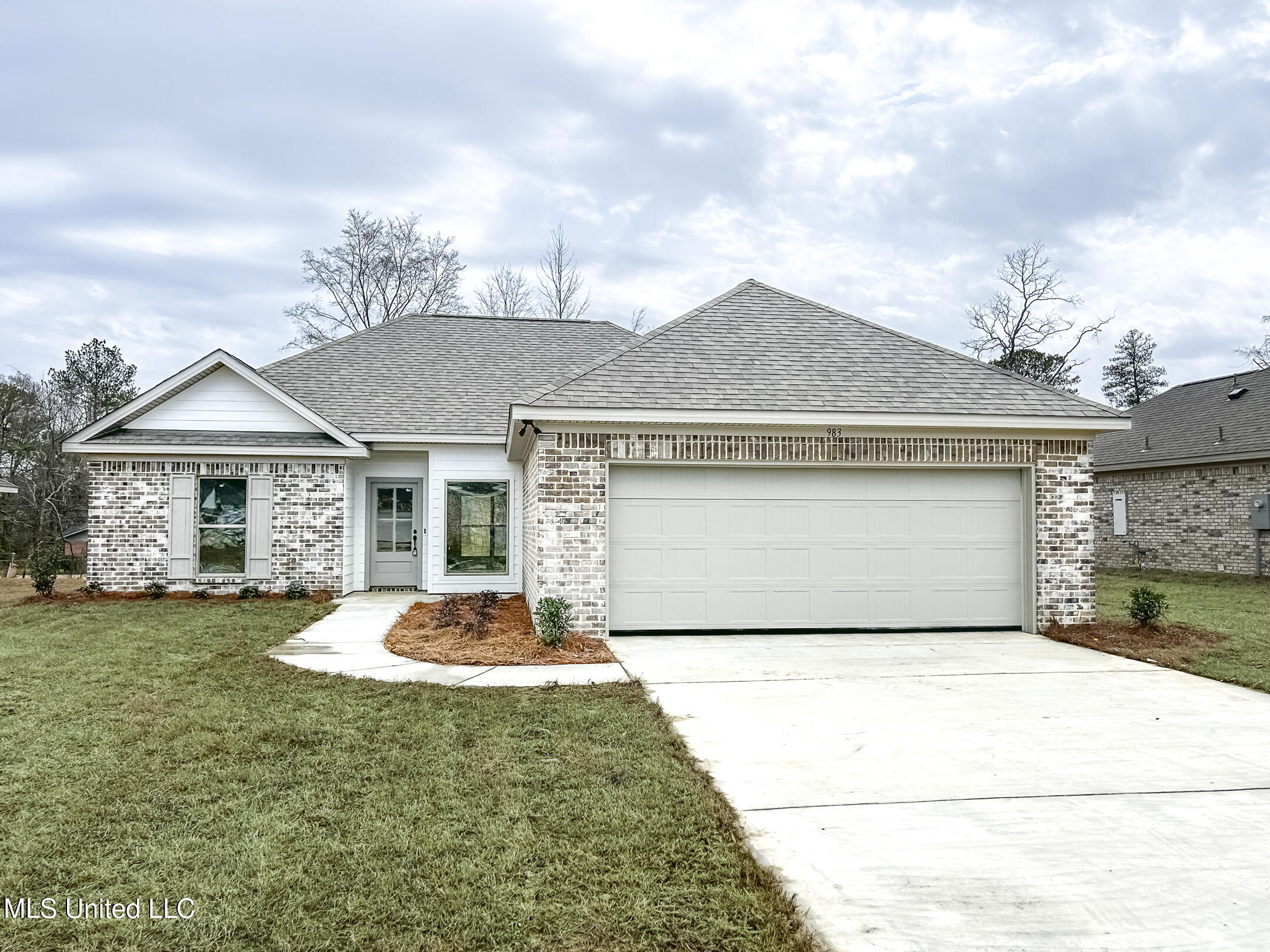 983 Riverside Lane Pearl, MS 39208 - Photo 1 of 4 Front