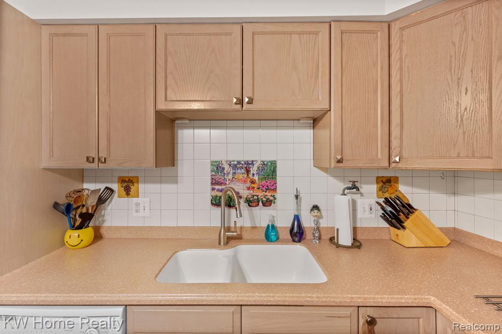 29632 Middlebelt Road, Unit 1703 Farmington Hills, MI 48334 - Photo 11 of 30