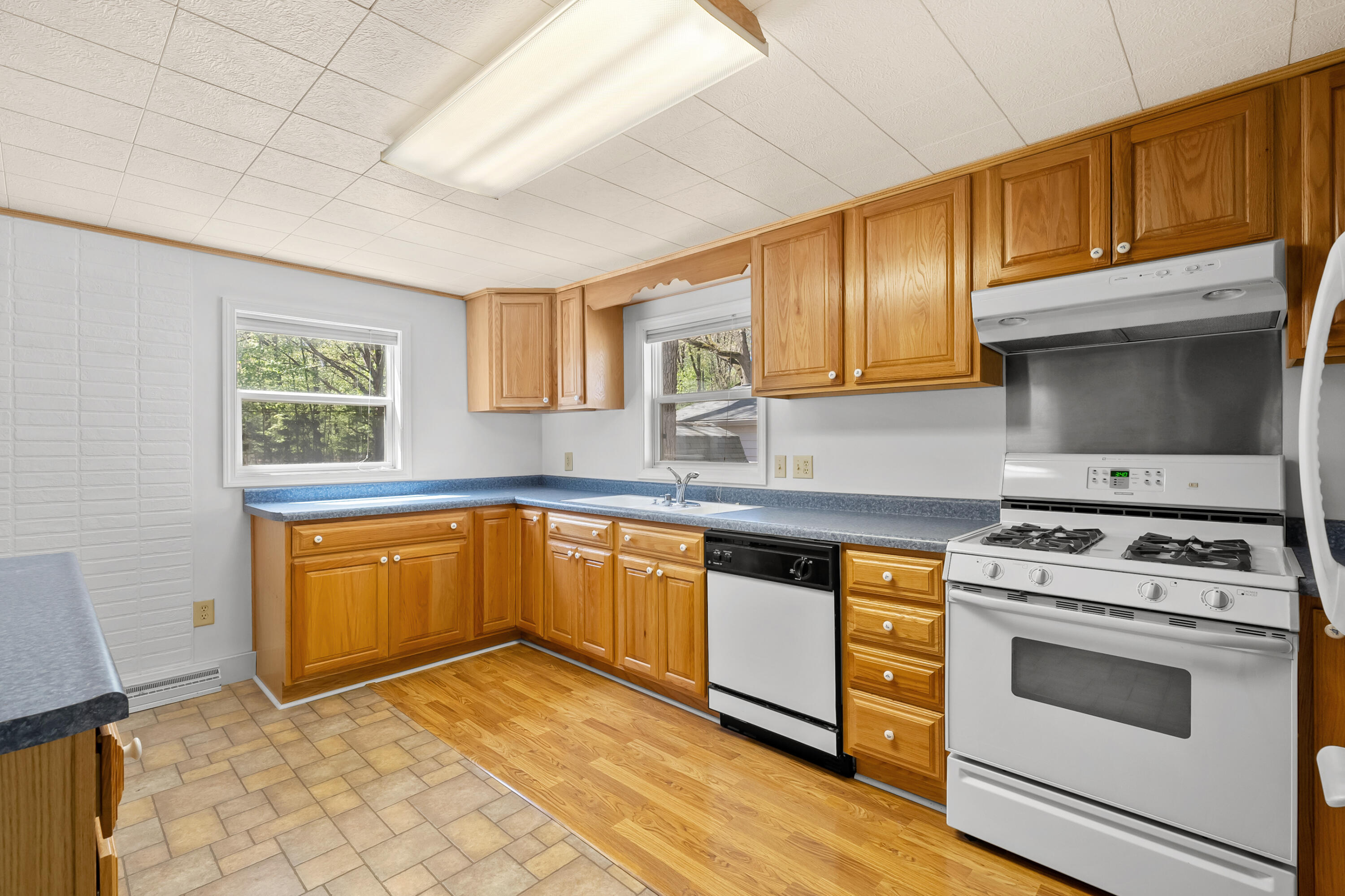 52320 Sheridan Road Paw Paw, MI 49079 - Photo 12 of 44 Spacious kitchen