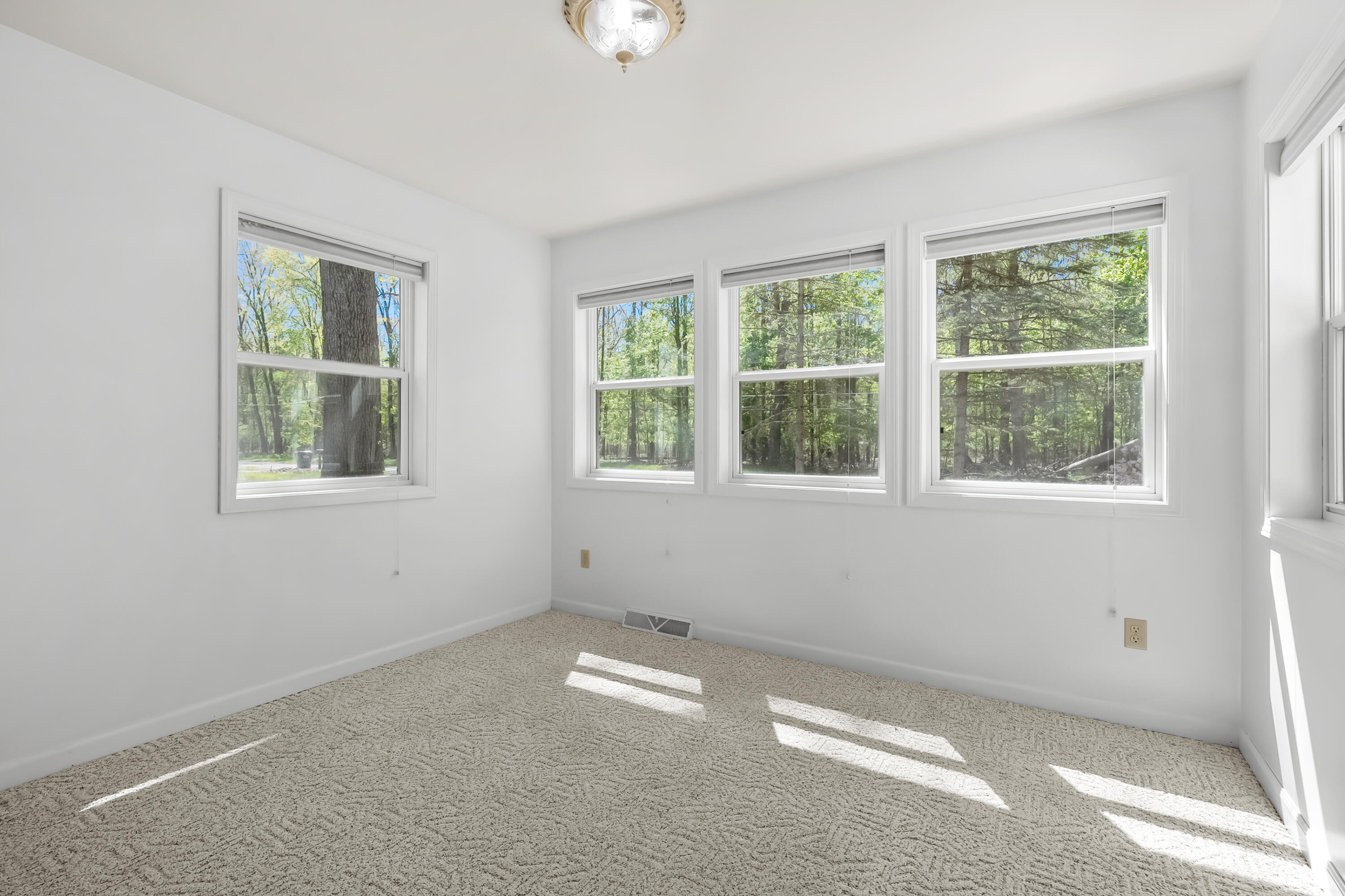 52320 Sheridan Road Paw Paw, MI 49079 - Photo 15 of 44 Sun room/entry way