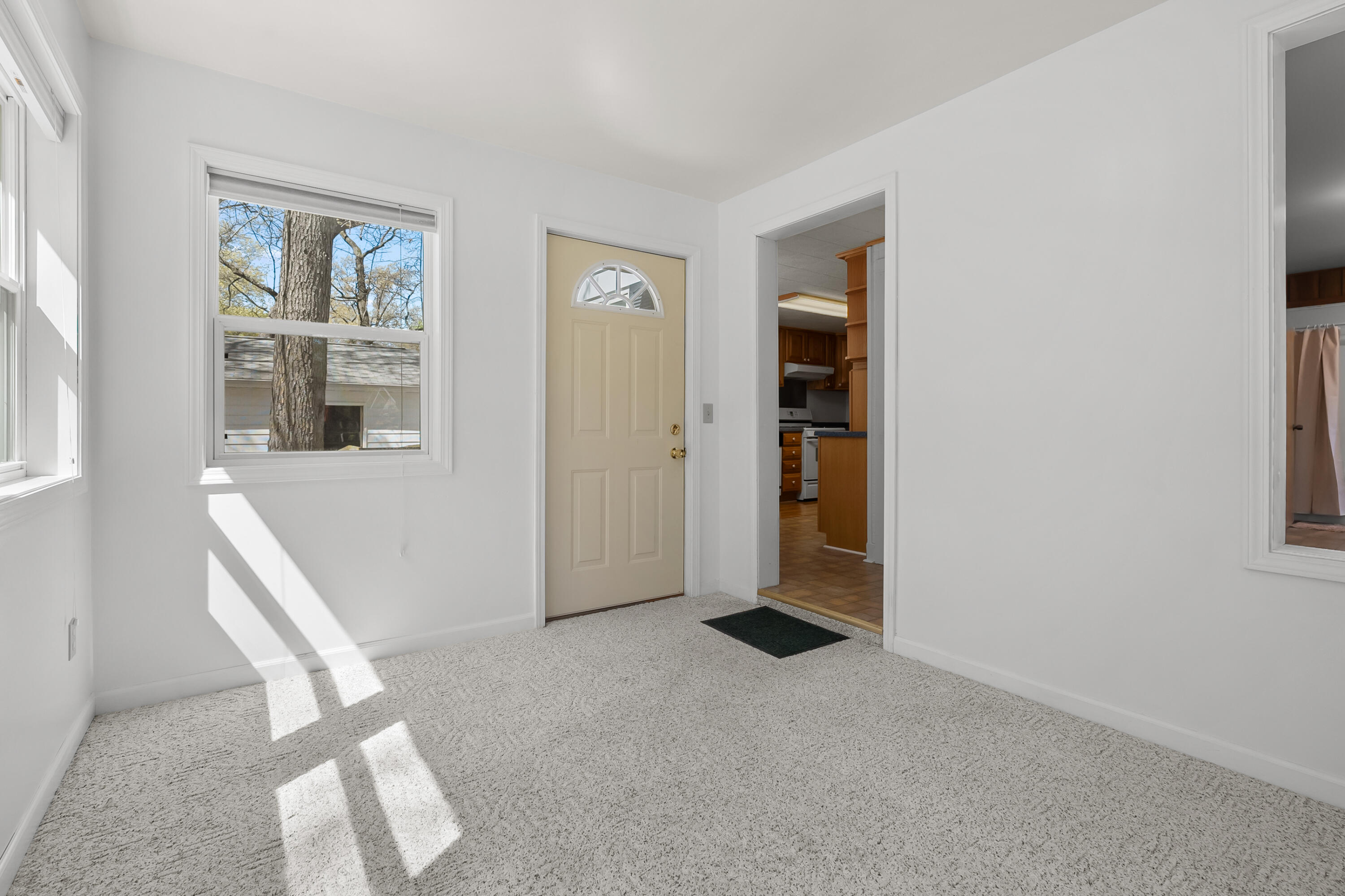 52320 Sheridan Road Paw Paw, MI 49079 - Photo 16 of 44 Sun room/entry