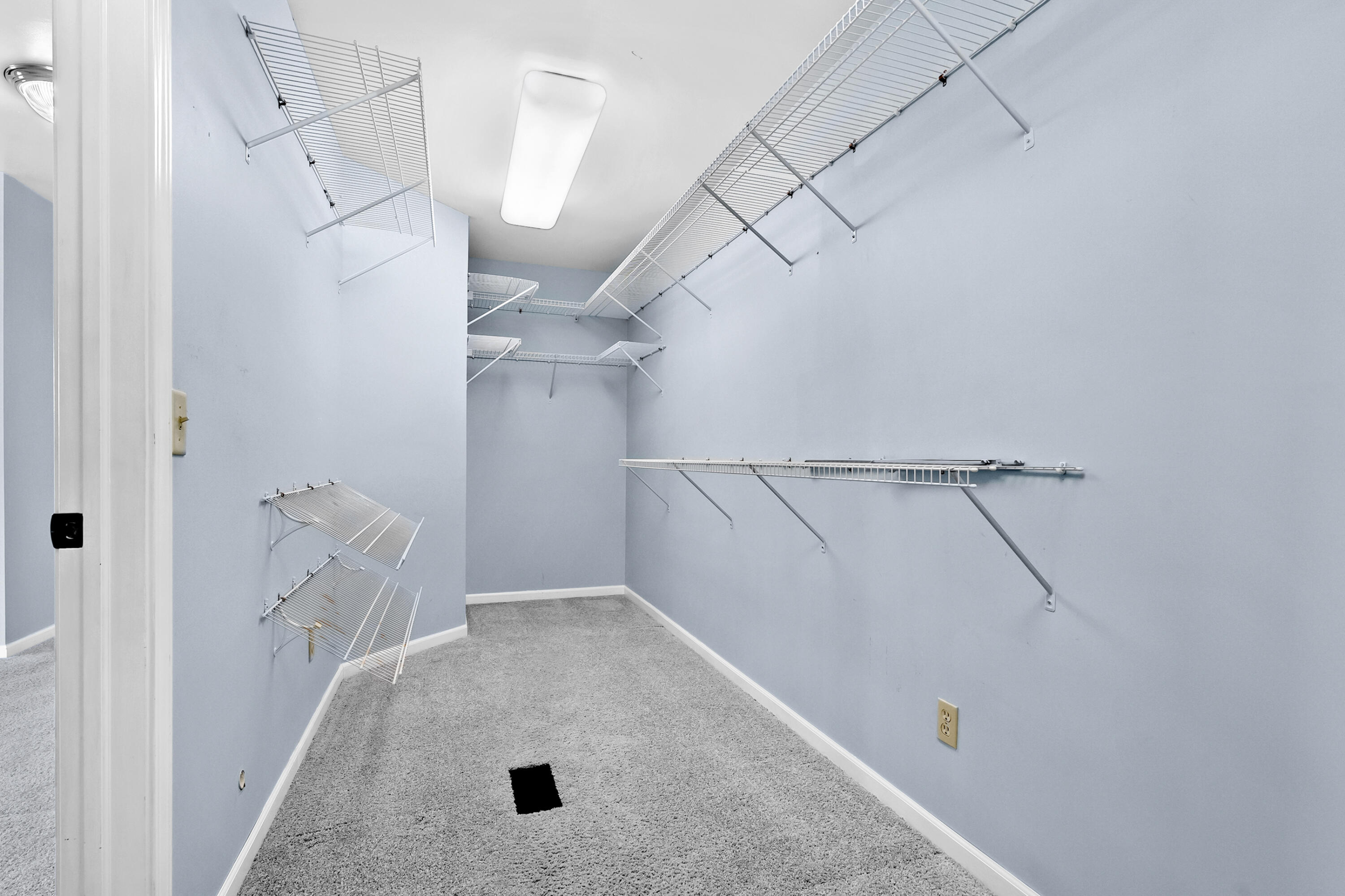 52320 Sheridan Road Paw Paw, MI 49079 - Photo 26 of 44 Primary walk-in closet